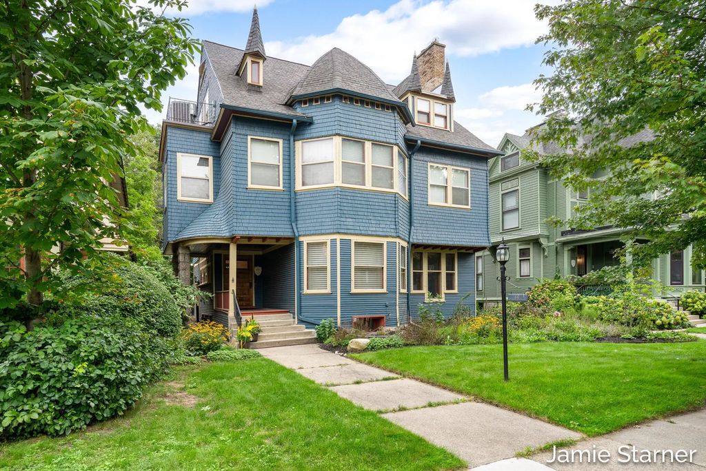 60 College Avenue, Grand Rapids