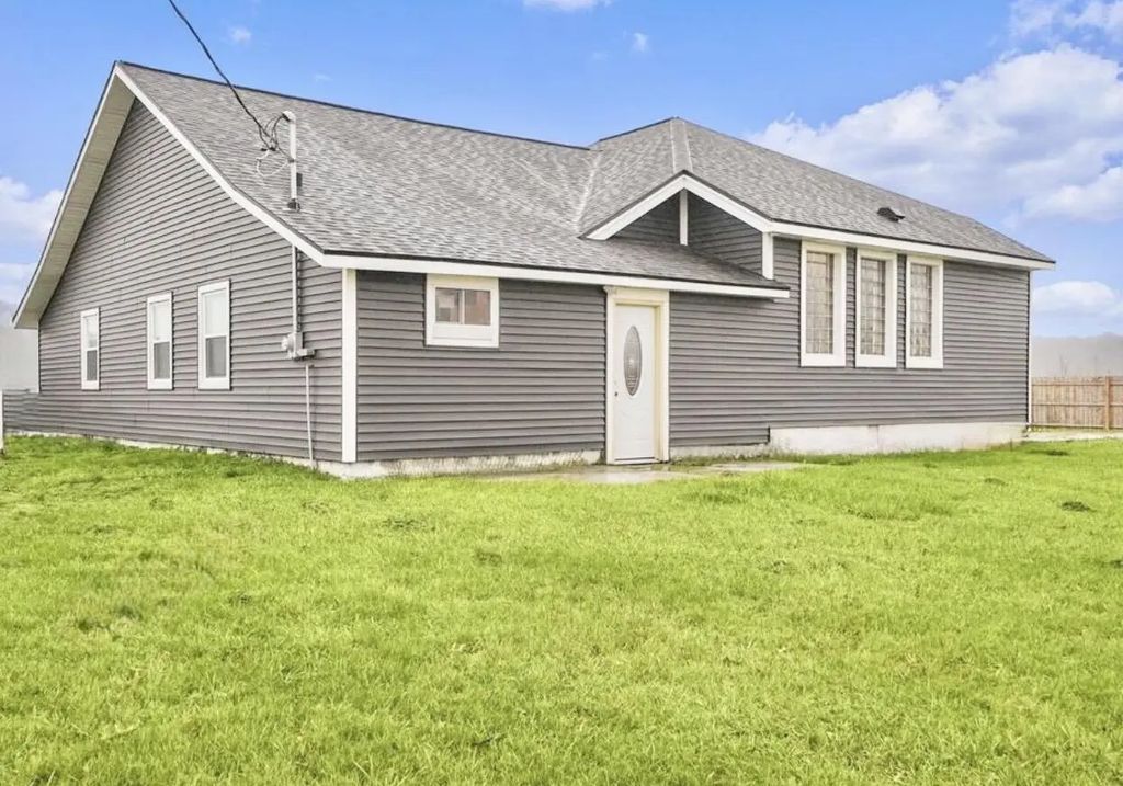7564 13 Mile Road, Rockford