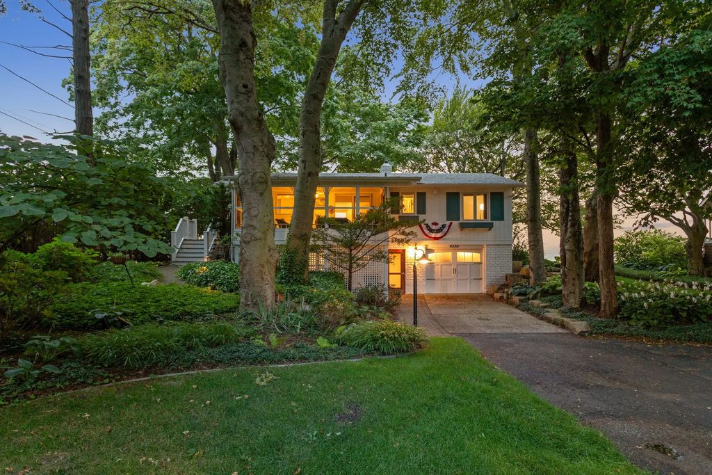 4335 Lakes Edge Drive, Holland