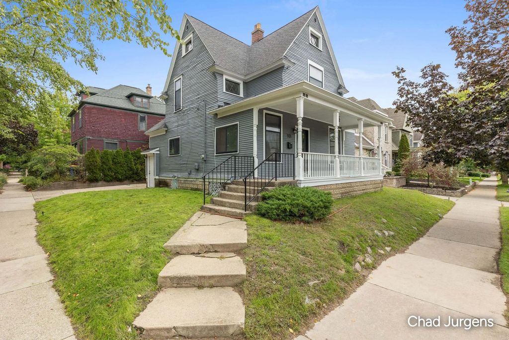 901 Wealthy Street, Grand Rapids