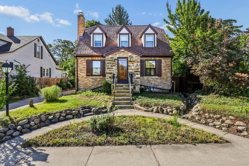 1053 W Forest Avenue, Muskegon
