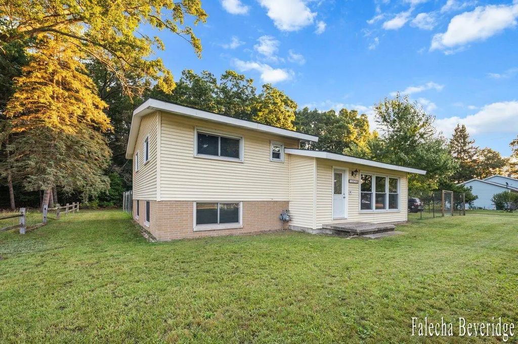 1624 W Giles Road, Muskegon