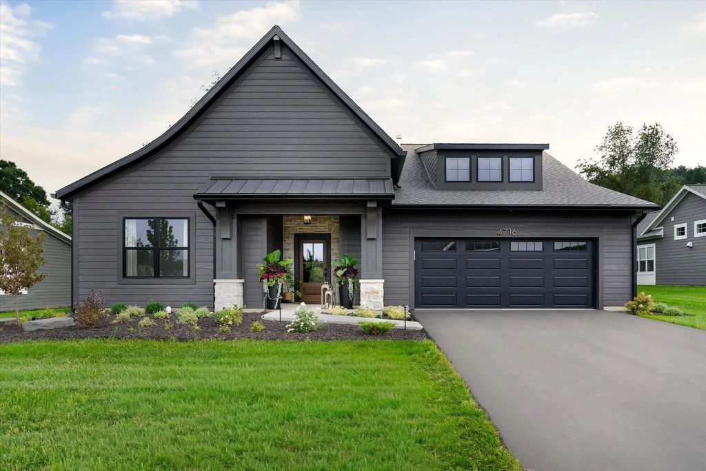 4704 Knapp Bluff Drive, Grand Rapids