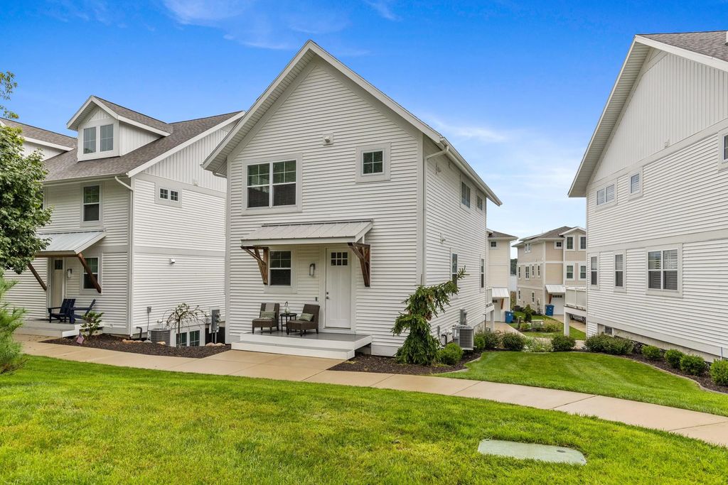 120 Kewatin Court, Douglas