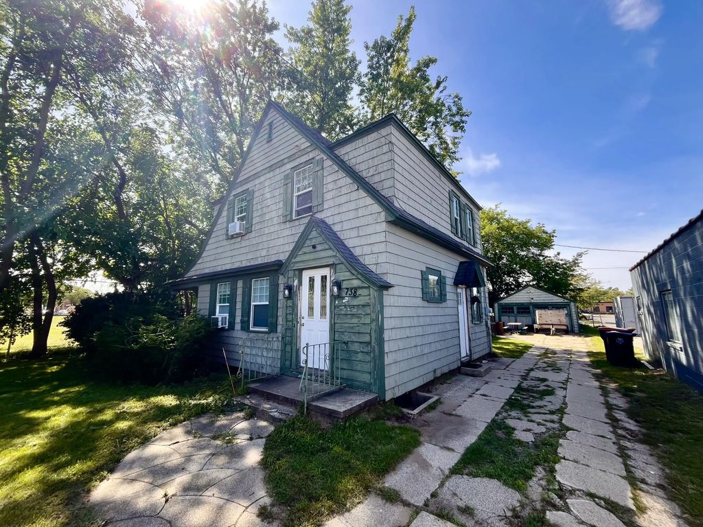 738 Washington Avenue, Holland