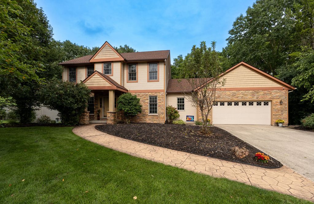 1621 Falcon Crest Drive, Grand Rapids