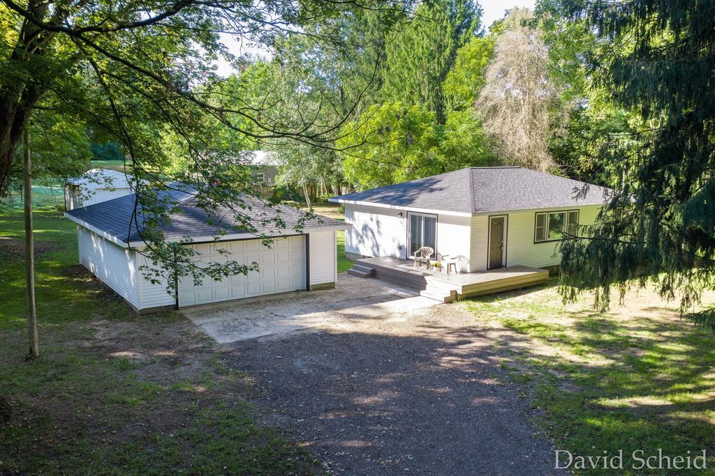 62 Flat River Drive, Lowell