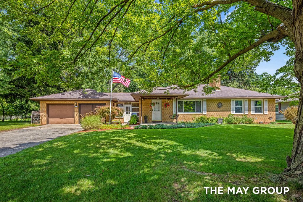 1515 Lancashire Drive, Grand Rapids