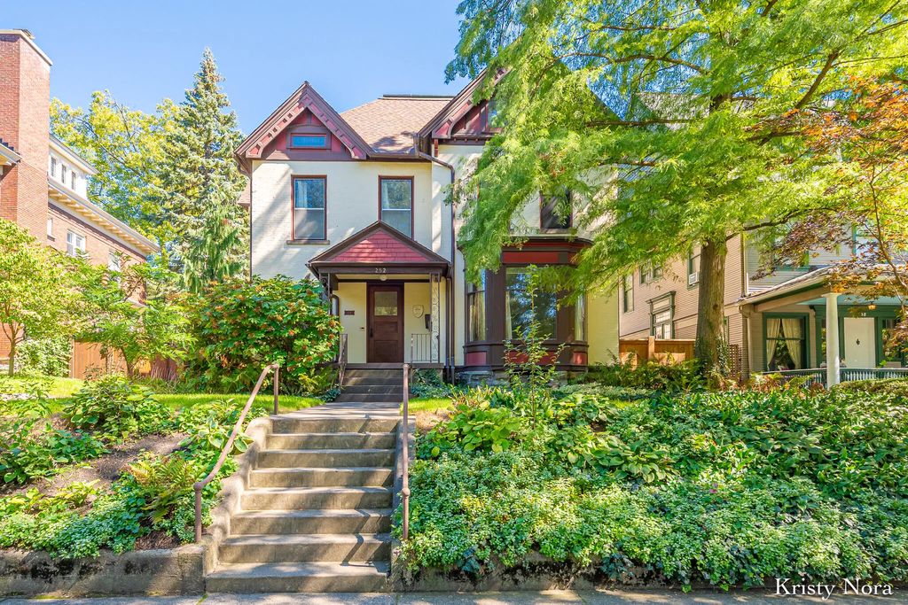 252 Madison Avenue, Grand Rapids