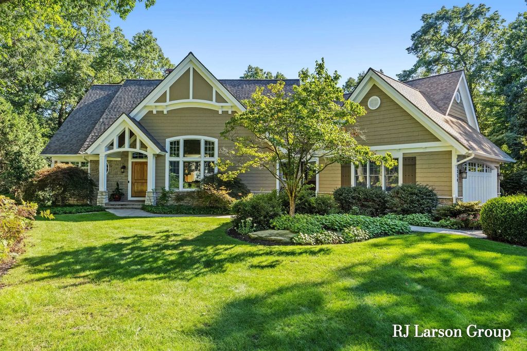 4350 S Oak Pointe Court, Grand Rapids