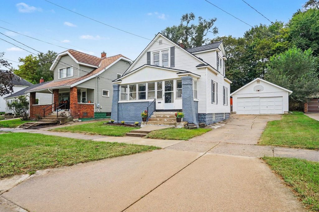 1537 Powers Avenue, Grand Rapids