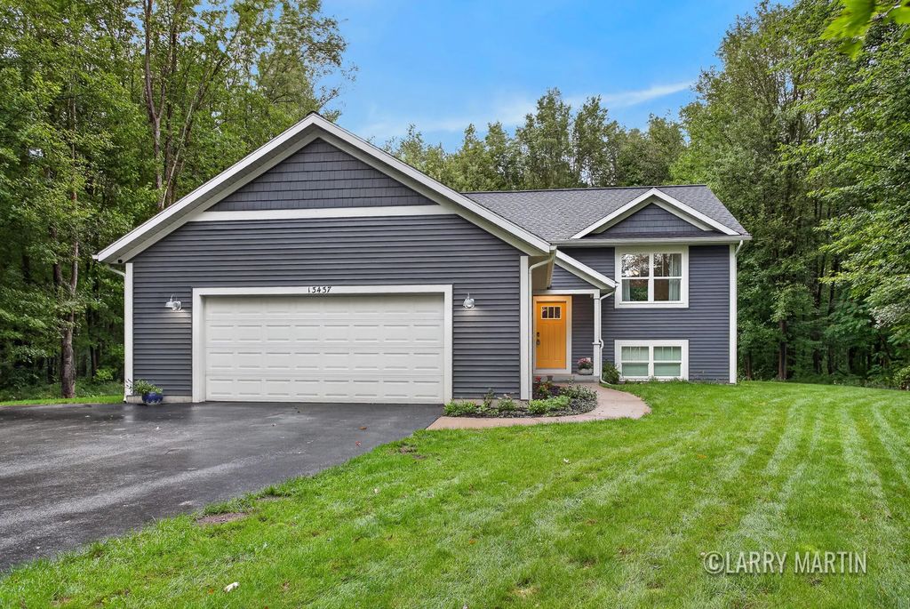 13437 Young Forest Court, West Olive