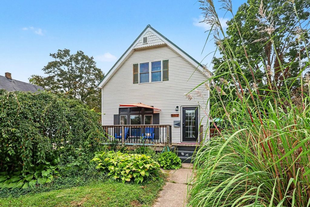 562 Kalamazoo Street, South Haven