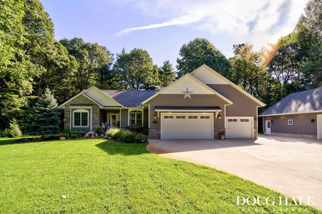12860 Woodhaven Drive, Grand Haven