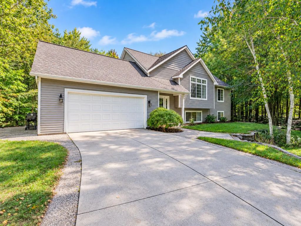 5480 Hidden Acres Court, Holland