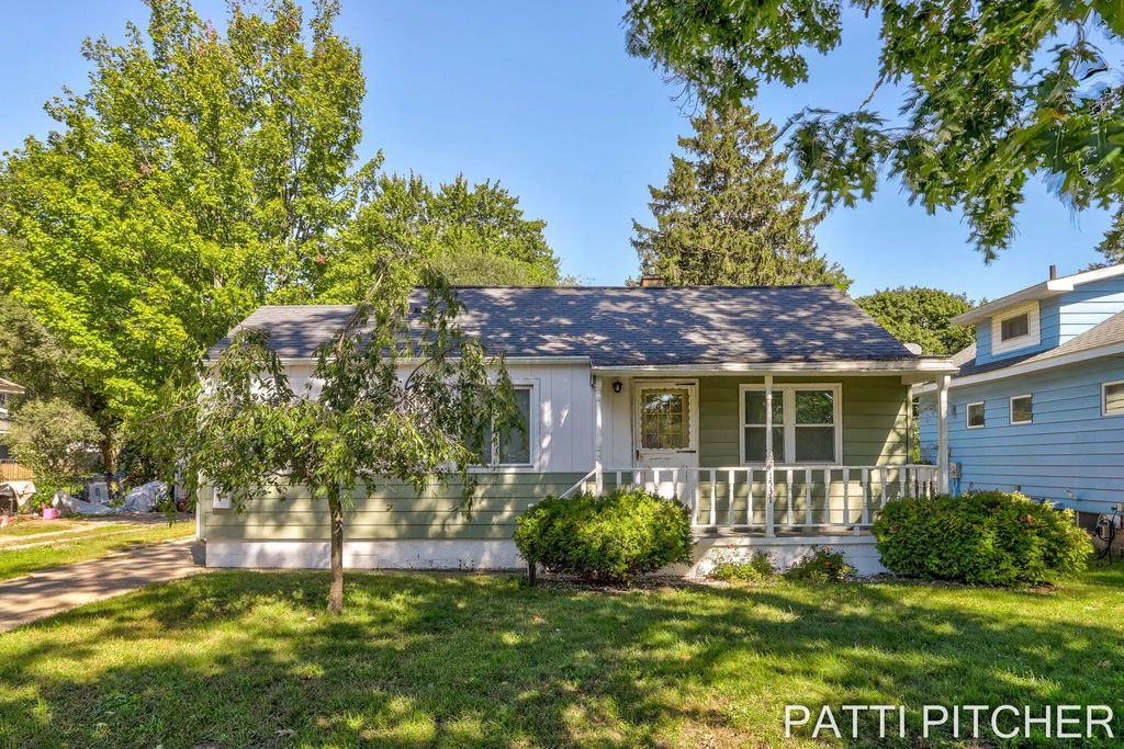 1531 Pennoyer Avenue, Grand Haven Property Listing: MLS® #26051524
