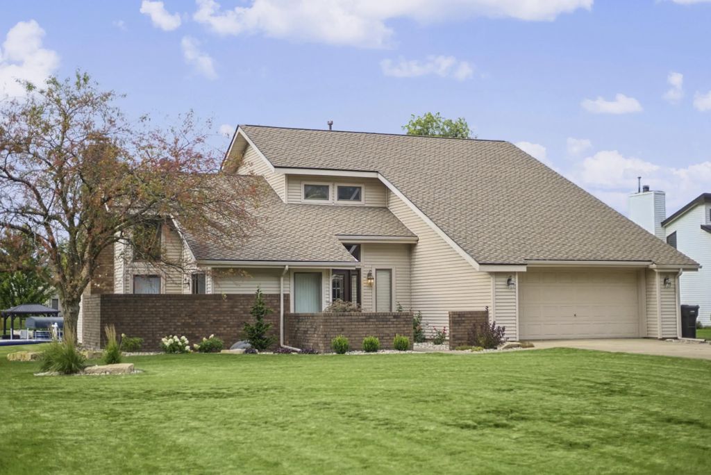 12796 Sunrise Court, Wayland