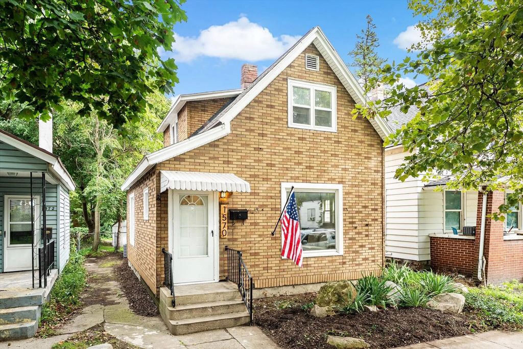 1570 Quarry Avenue, Grand Rapids