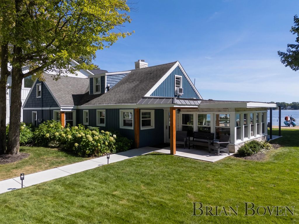 7080 Silver Lake Drive, Rockford