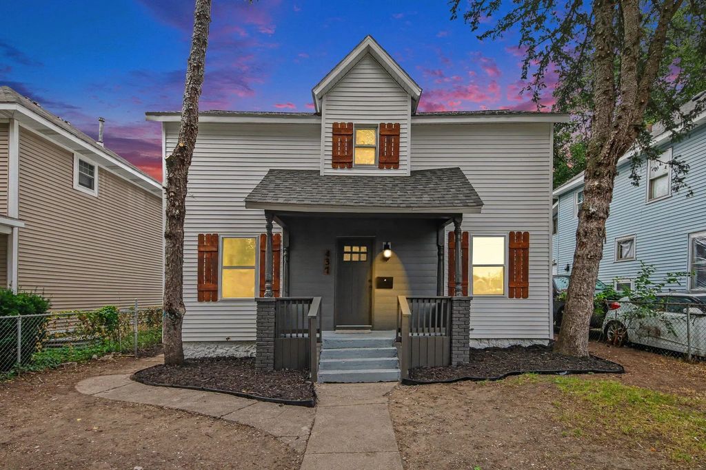 437 Woodlawn Street, Grand Rapids