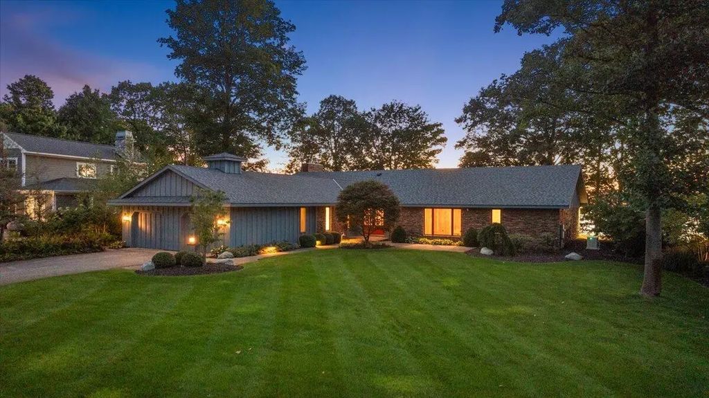 2230 Lakeshore Drive, Fennville