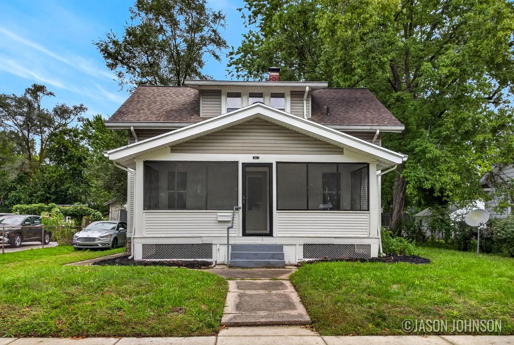 307 Ridgewood Street, Grand Rapids