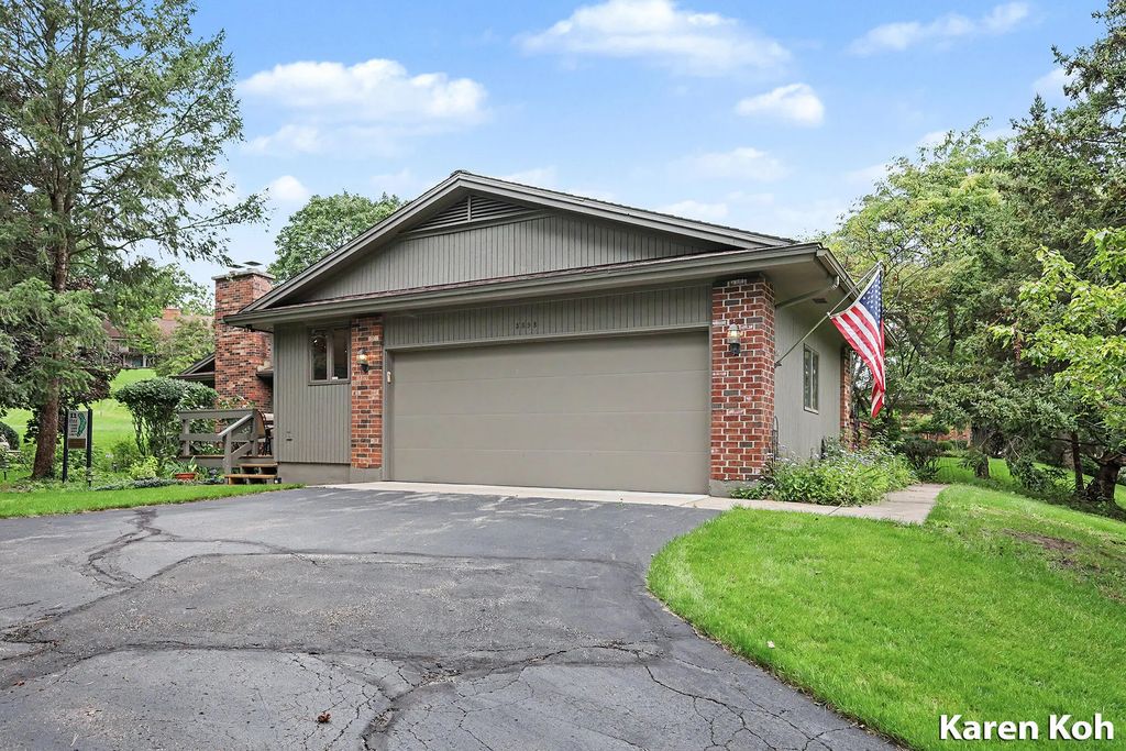 3598 Charlevoix Drive, Grand Rapids