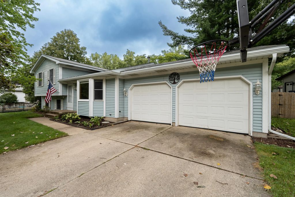 890 Gabrielle Court, Grand Rapids