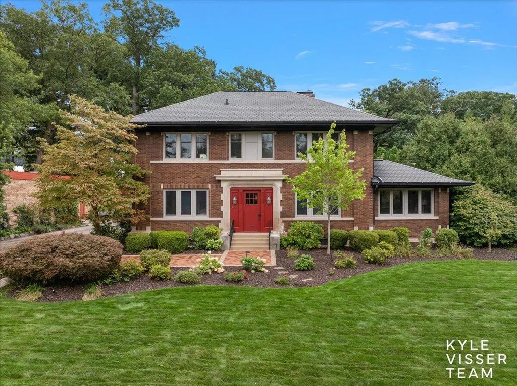 640 Cambridge Boulevard, East Grand Rapids