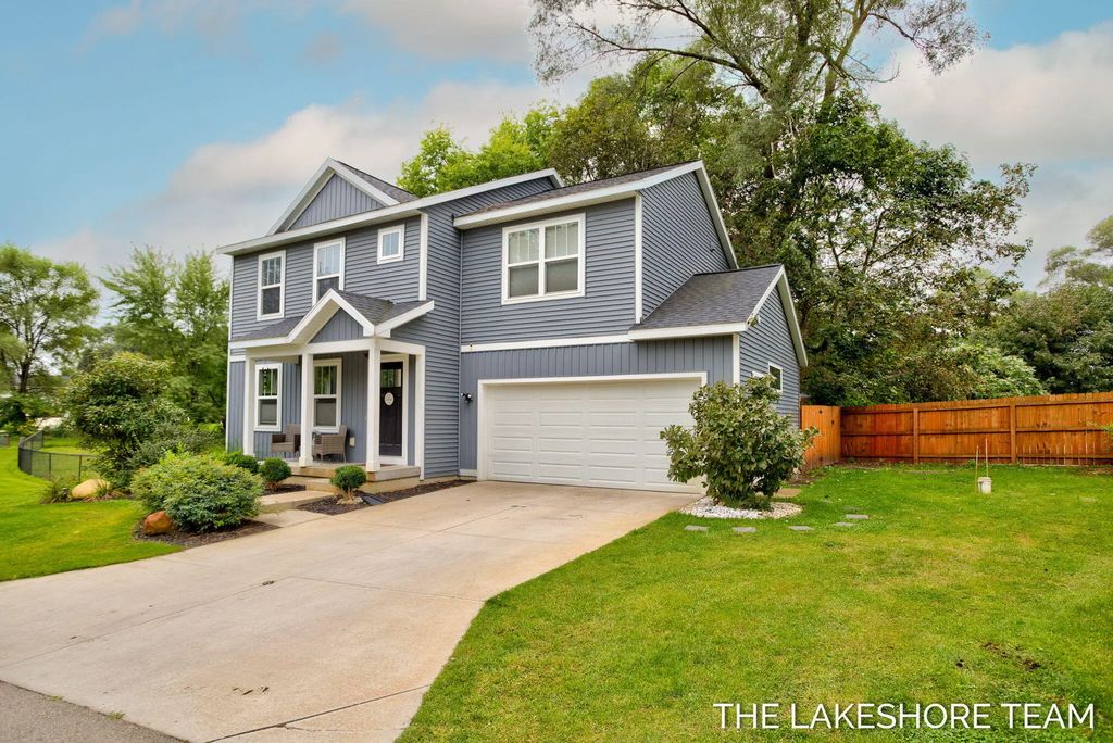 734 E 8th Street, Holland