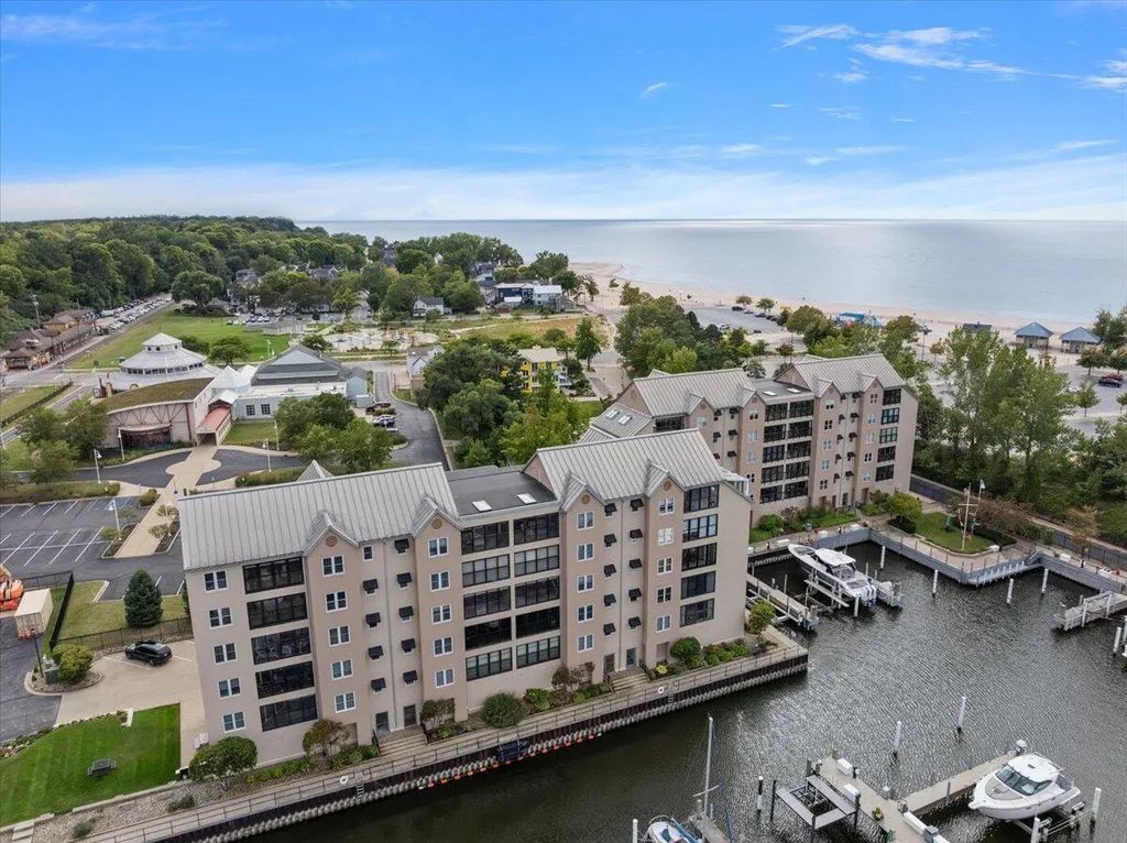 260 Water Street 5e, St. Joseph