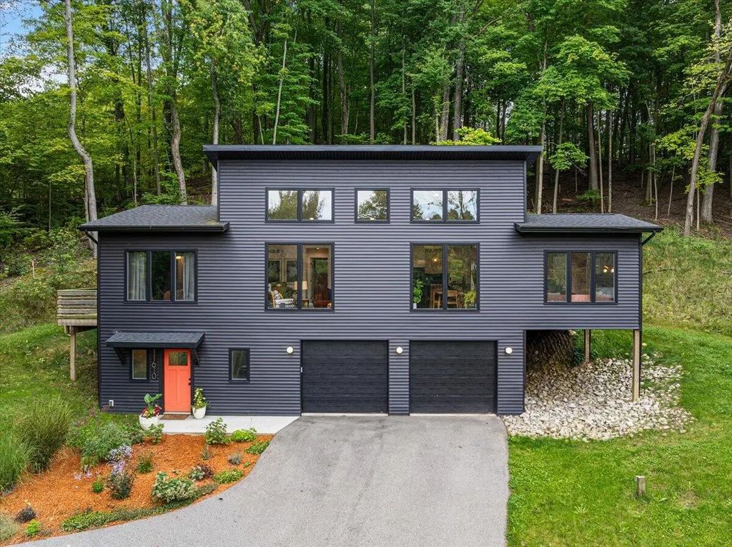 11610 Grand River Drive, Lowell
