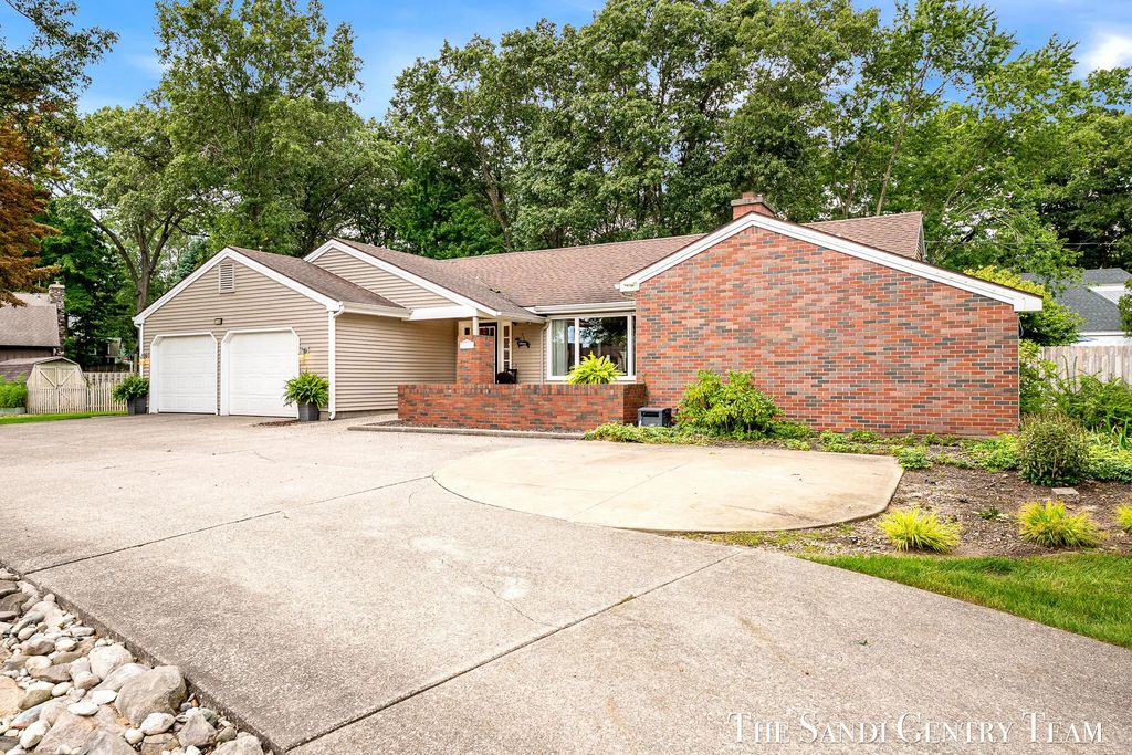 1160 Harbor Point Drive, Muskegon