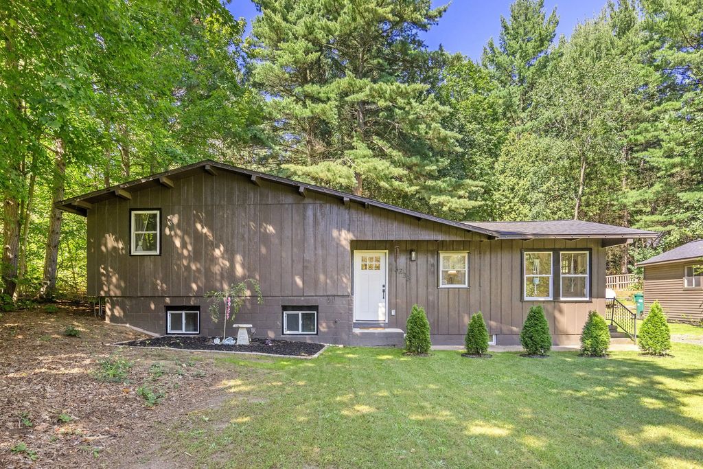 3233 13 Mile Road, Rockford