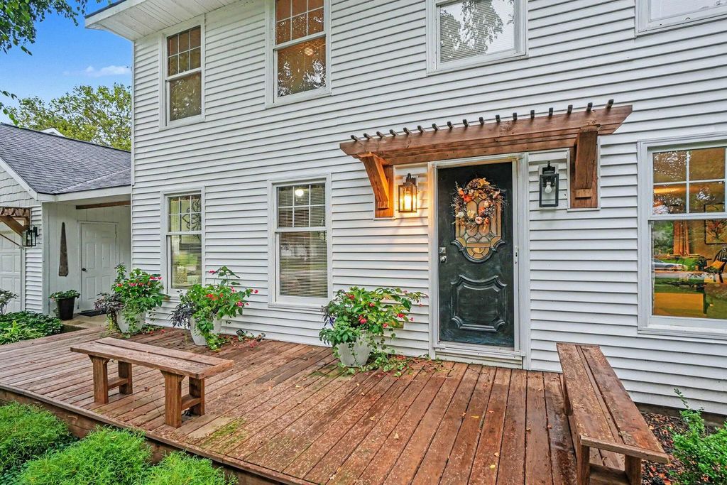 60 Gabriel Drive, South Haven