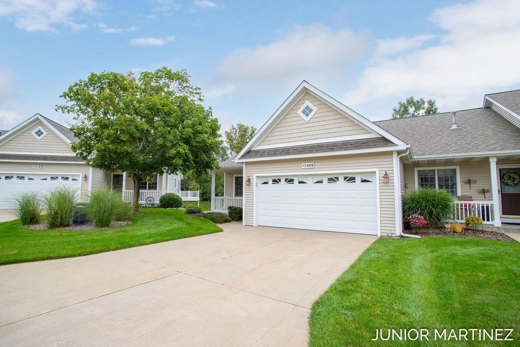 11409 N Lake Drive, Holland