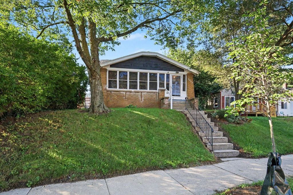 1036 Dickinson Street, Grand Rapids