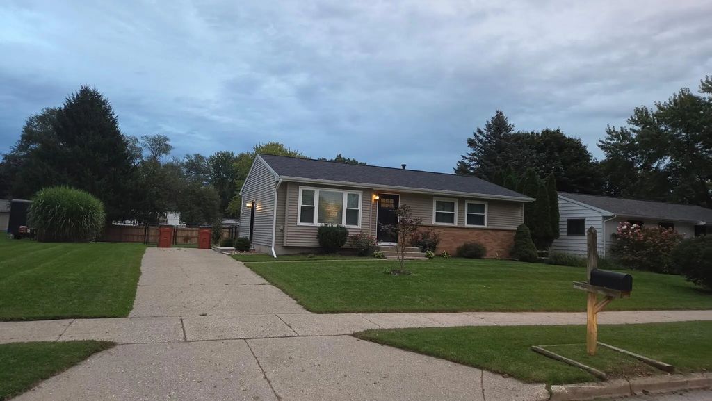 237 Roberta Jayne Drive, Lowell