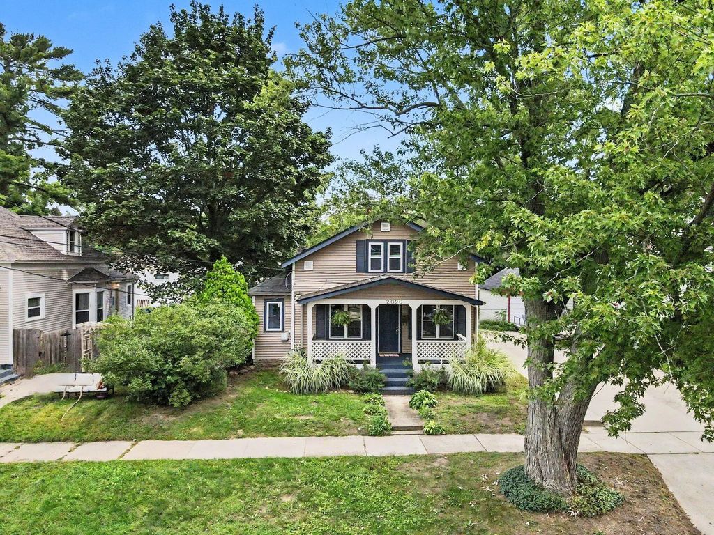 2020 Lafayette Avenue, Grand Rapids