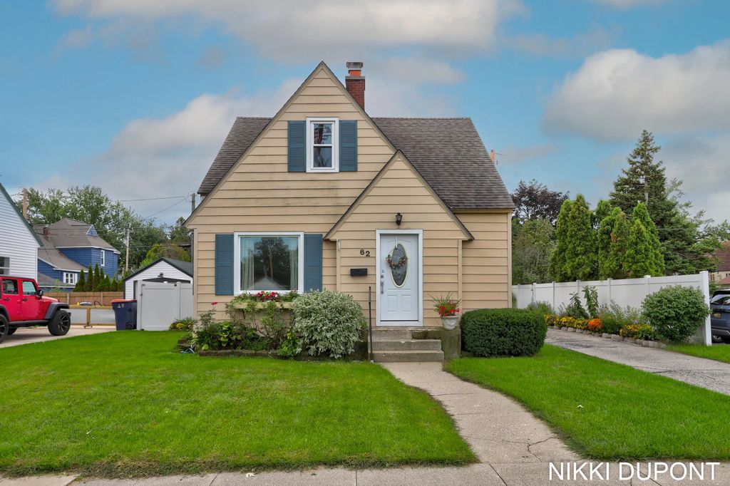 62 W 22nd Street, Holland