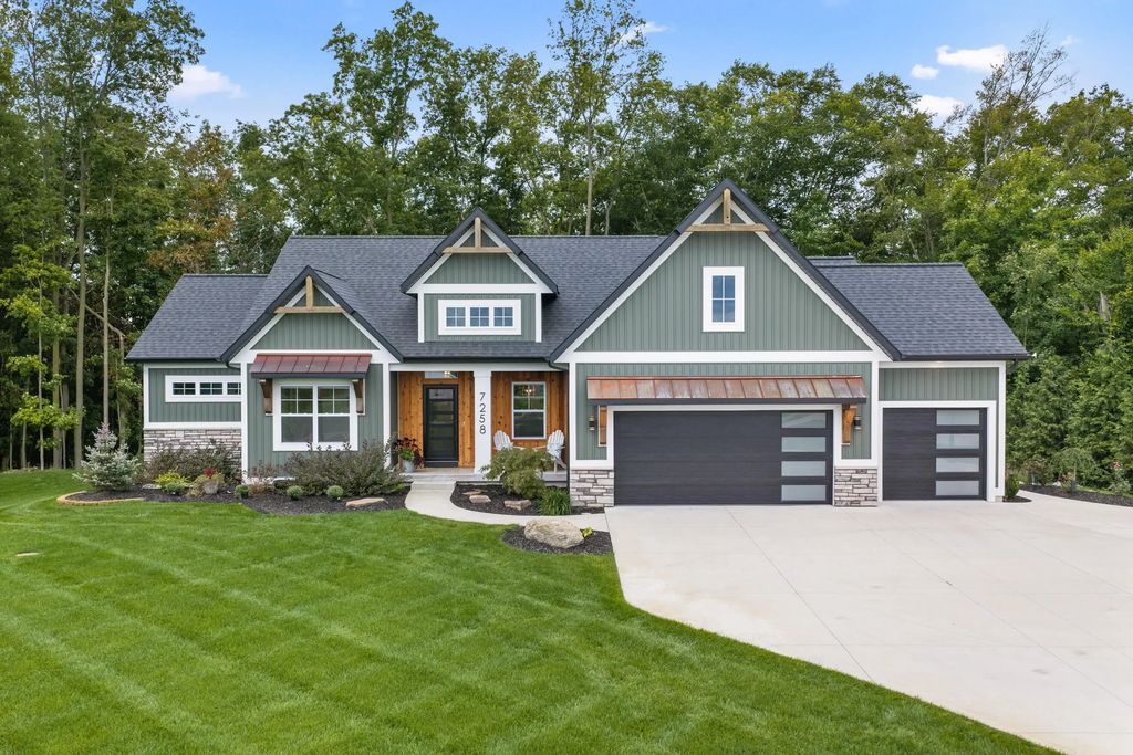 7258 Crossridge Drive, Grand Rapids