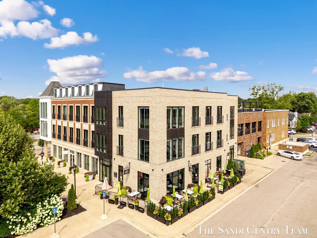 110 W Savidge Street 202, Spring Lake