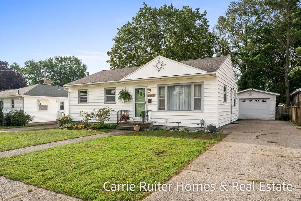 306 Orchard Avenue, Grand Haven