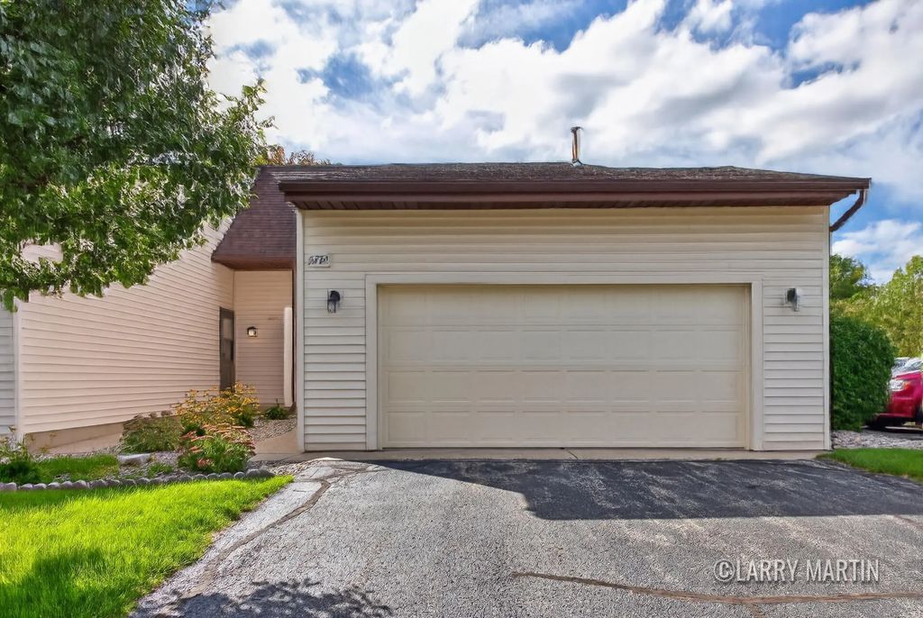 2752 Stonebluff Drive 99, Wyoming