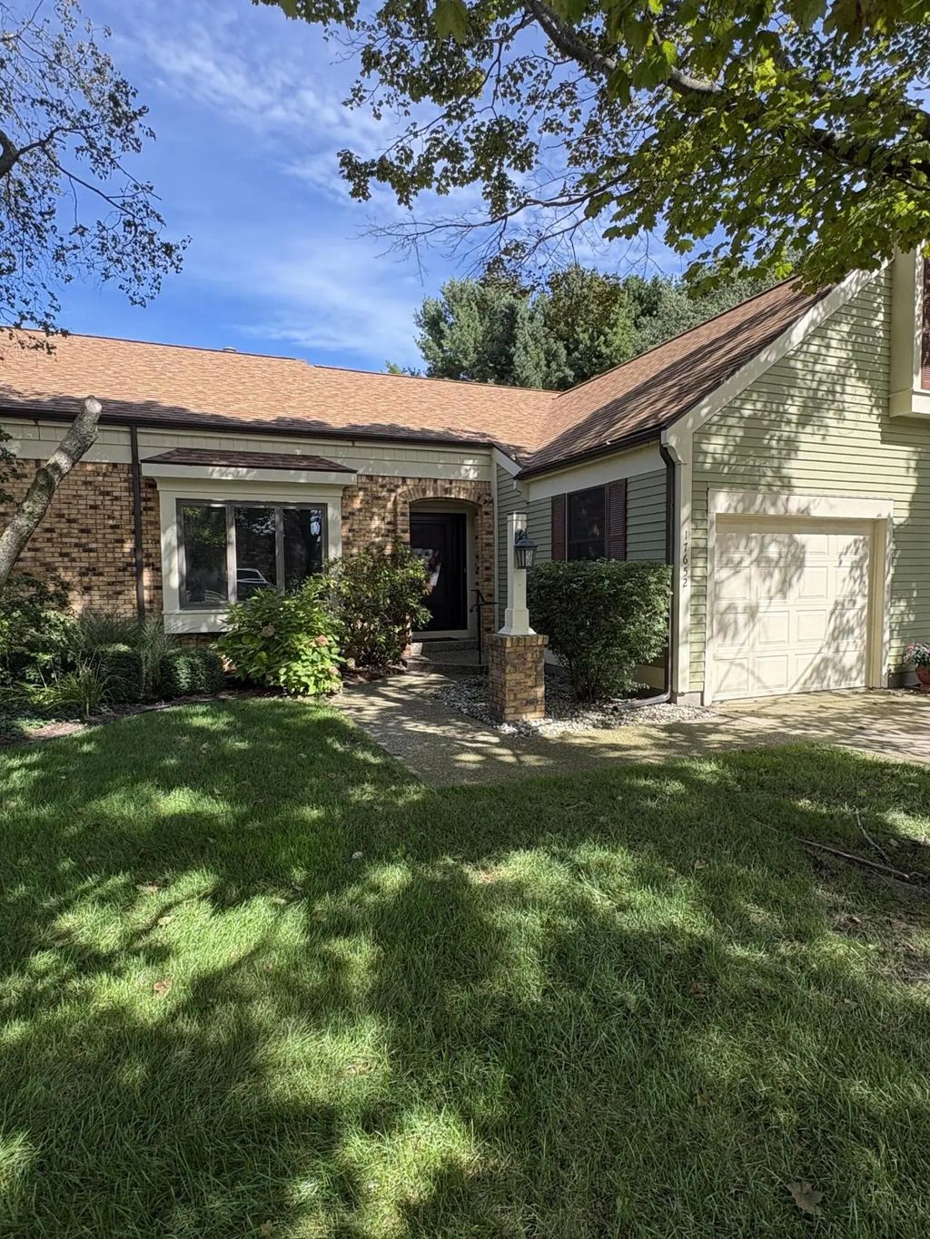 17652 Woodbridge Road 2, Spring Lake
