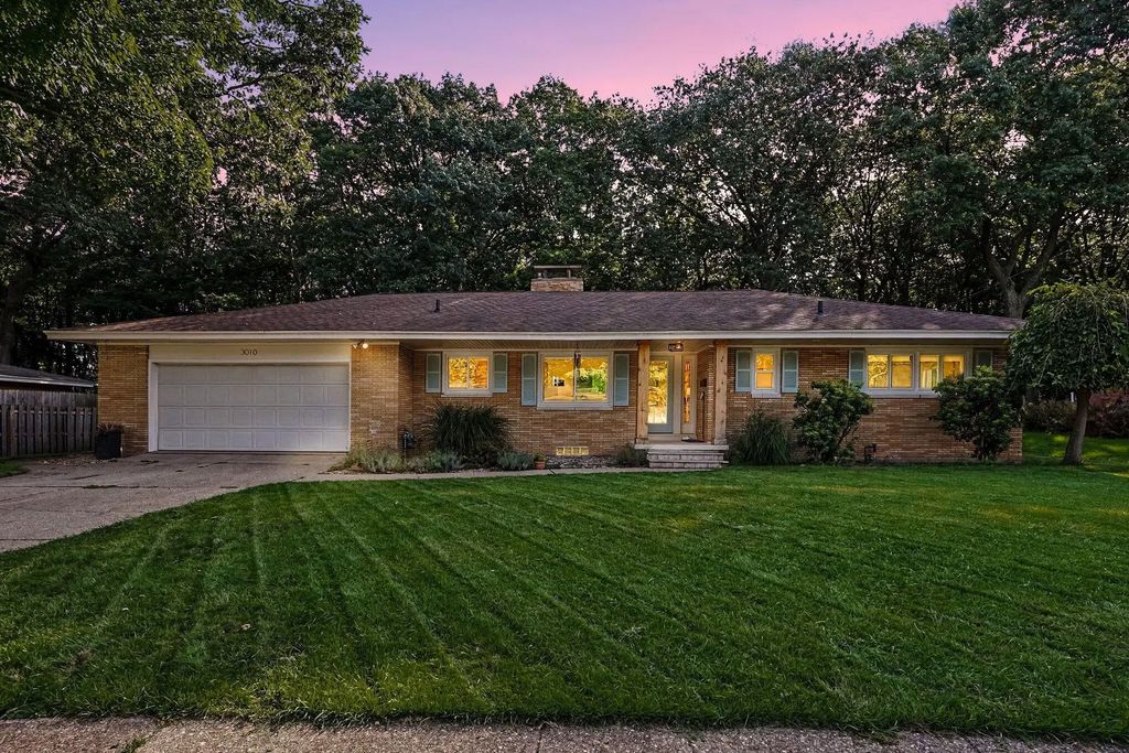 3010 Country Club Drive, Muskegon