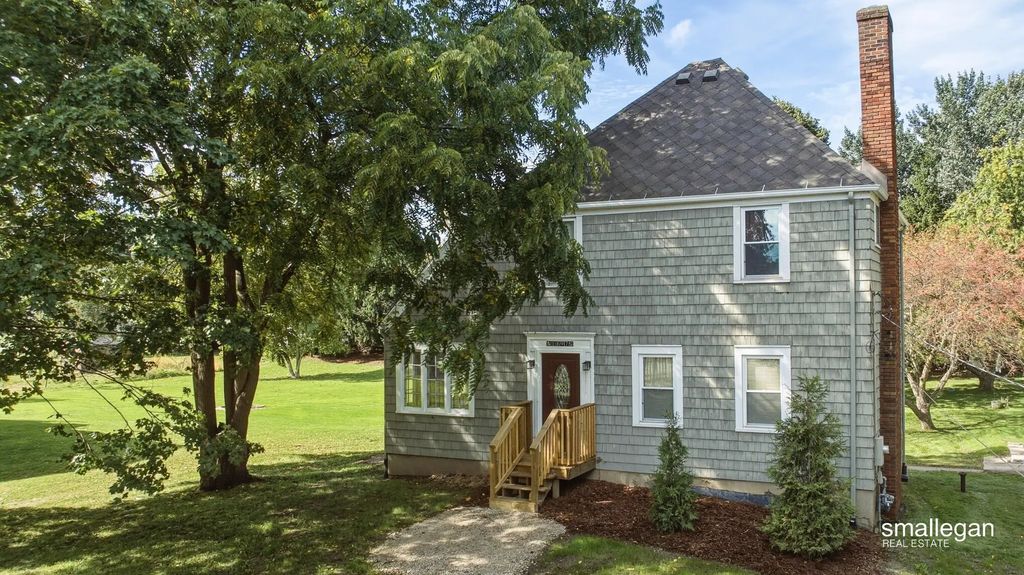 1897 Manning Avenue, Grand Rapids