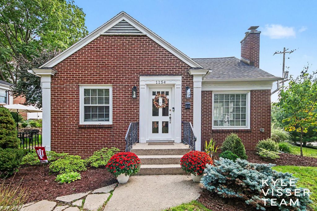 1154 Cadillac Drive, Grand Rapids