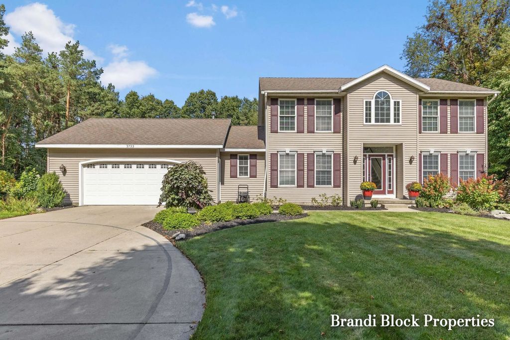 3733 Webber Pines Drive, Grand Rapids