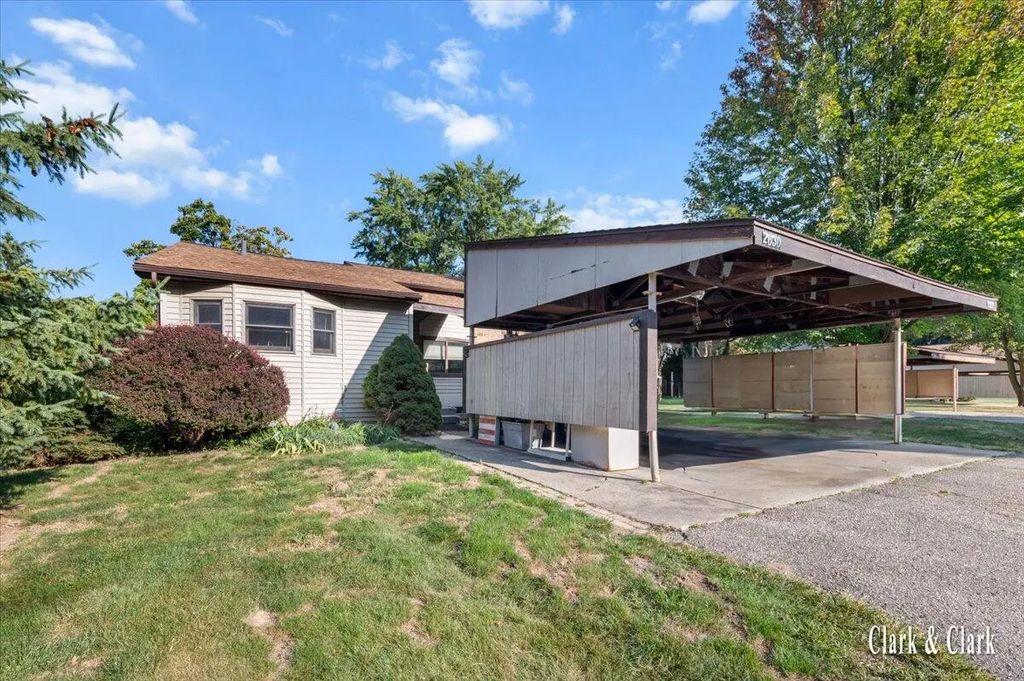 2630 Chatham Woods Drive, Grand Rapids